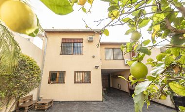 VENTA CASA 5 AMB 270 M2 DOBLE COCHERA REMEDIOS DE ESCALADA LANUS