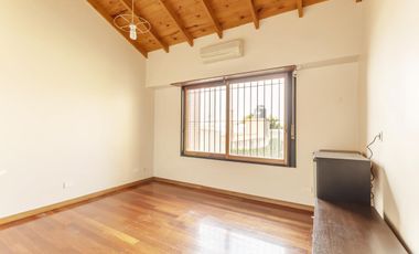 VENTA CASA 5 AMB 270 M2 DOBLE COCHERA REMEDIOS DE ESCALADA LANUS