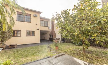 VENTA CASA 5 AMB 270 M2 DOBLE COCHERA REMEDIOS DE ESCALADA LANUS