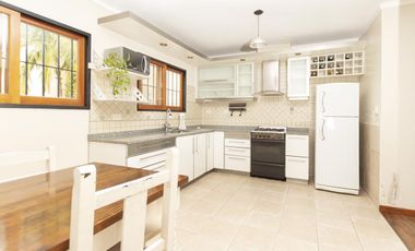 VENTA CASA 5 AMB 270 M2 DOBLE COCHERA REMEDIOS DE ESCALADA LANUS