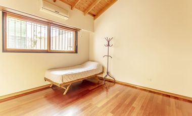 VENTA CASA 5 AMB 270 M2 DOBLE COCHERA REMEDIOS DE ESCALADA LANUS