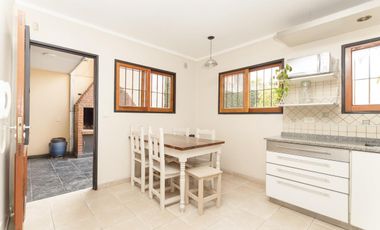 VENTA CASA 5 AMB 270 M2 DOBLE COCHERA REMEDIOS DE ESCALADA LANUS