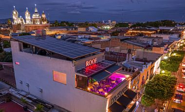 Edificio Para Restaurante de Lujo con Elevador En Andador  de Tlaquepaque