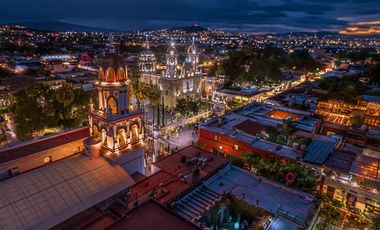 Edificio Para Restaurante de Lujo con Elevador En Andador  de Tlaquepaque