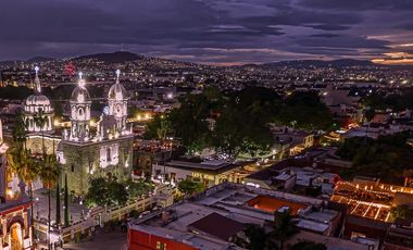 Edificio Para Restaurante de Lujo con Elevador En Andador  de Tlaquepaque