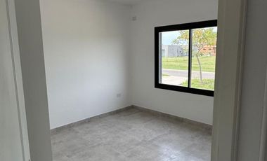 CASA EN VENTA y ALQUILER, 5 AMBIENTES, SAN SEBASTIAN AREA 9, APTO CREDITO