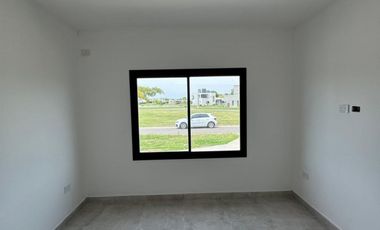 CASA EN VENTA y ALQUILER, 5 AMBIENTES, SAN SEBASTIAN AREA 9, APTO CREDITO