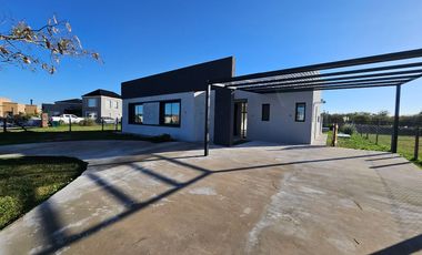 CASA EN VENTA y ALQUILER, 5 AMBIENTES, SAN SEBASTIAN AREA 9, APTO CREDITO