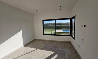 CASA EN VENTA y ALQUILER, 5 AMBIENTES, SAN SEBASTIAN AREA 9, APTO CREDITO