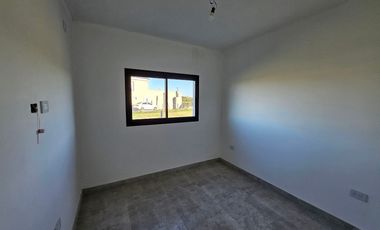 CASA EN VENTA y ALQUILER, 5 AMBIENTES, SAN SEBASTIAN AREA 9, APTO CREDITO
