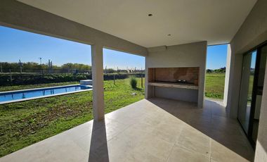 CASA EN VENTA y ALQUILER, 5 AMBIENTES, SAN SEBASTIAN AREA 9, APTO CREDITO