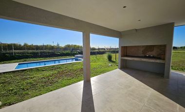 CASA EN VENTA y ALQUILER, 5 AMBIENTES, SAN SEBASTIAN AREA 9, APTO CREDITO