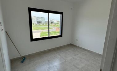 CASA EN VENTA y ALQUILER, 5 AMBIENTES, SAN SEBASTIAN AREA 9, APTO CREDITO