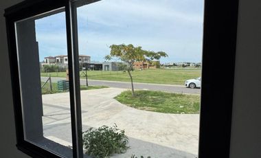 CASA EN VENTA y ALQUILER, 5 AMBIENTES, SAN SEBASTIAN AREA 9, APTO CREDITO