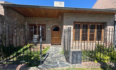 Casa en Fisherton con jardín y pileta