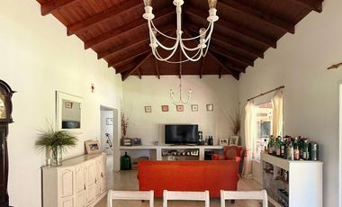 CASA 6 AMBIENTES EN VENTA, BARRIO LAS LOMADAS, LOS CARDALES