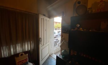 CASA EN VENTA A METROS DE AV RIESTRA, VILLA LUGANO