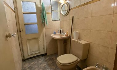 CASA EN VENTA A METROS DE AV RIESTRA, VILLA LUGANO