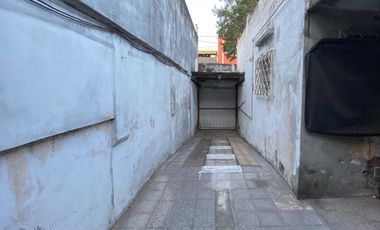 CASA EN VENTA A METROS DE AV RIESTRA, VILLA LUGANO