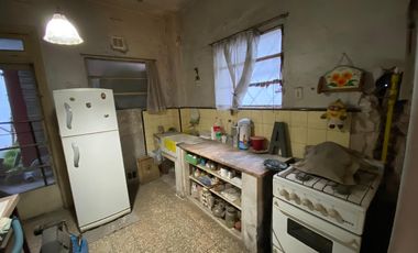 CASA EN VENTA A METROS DE AV RIESTRA, VILLA LUGANO