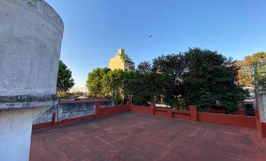 CASA EN VENTA A METROS DE AV RIESTRA, VILLA LUGANO