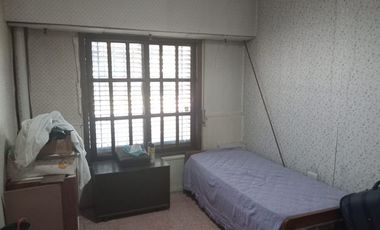 Casa 4 Ambientes sobre la calle granville a 2 cuadras de bynnon