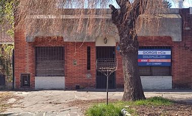 Casa 4 Ambientes sobre la calle granville a 2 cuadras de bynnon