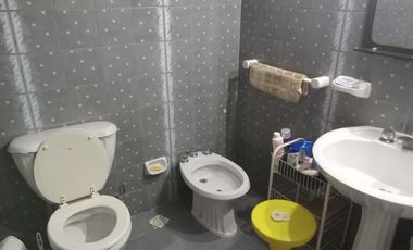 Casa 4 Ambientes sobre la calle granville a 2 cuadras de bynnon