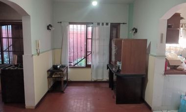 Casa 4 Ambientes sobre la calle granville a 2 cuadras de bynnon