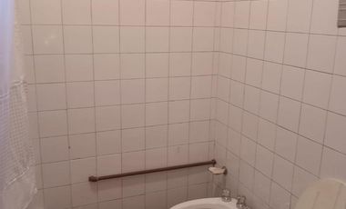 Casa 4 Ambientes sobre la calle granville a 2 cuadras de bynnon