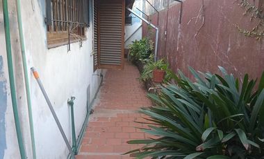 Casa 4 Ambientes sobre la calle granville a 2 cuadras de bynnon
