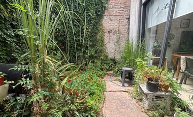 Departamento de 1 dormitorio con patio en venta en La Plata