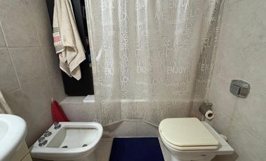 Departamento de 1 dormitorio con patio en venta en La Plata