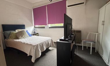 Departamento de 1 dormitorio con patio en venta en La Plata