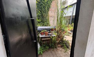 Departamento de 1 dormitorio con patio en venta en La Plata