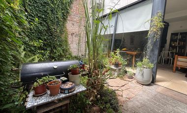 Departamento de 1 dormitorio con patio en venta en La Plata