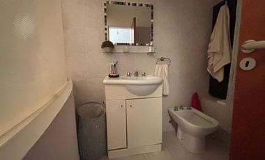 Departamento de 1 dormitorio con patio en venta en La Plata