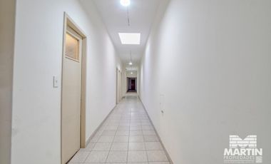 Oficina Luminosa Apto Profesional de un Ambiente Divisible - Martínez