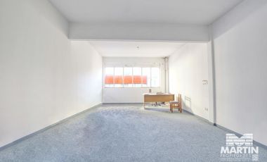 Oficina Luminosa Apto Profesional de un Ambiente Divisible - Martínez