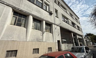 Depósito con Oficinas en venta Constitucion 6800 mts cub en 4 plantas