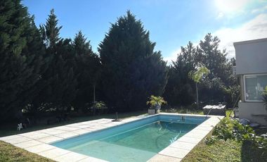 CASA 5 AMBIENTES EN VENTA, BARRIO EL CARDAL I, LOS CARDALES