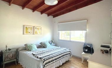 CASA 5 AMBIENTES EN VENTA, BARRIO EL CARDAL I, LOS CARDALES