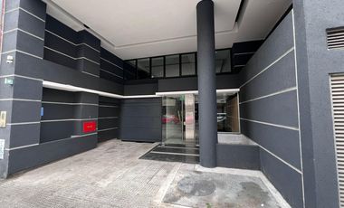 Local cerca de importante esquina - Apto varios destinos !