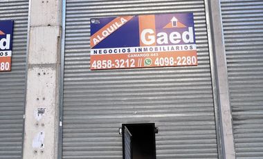 Local cerca de importante esquina - Apto varios destinos !