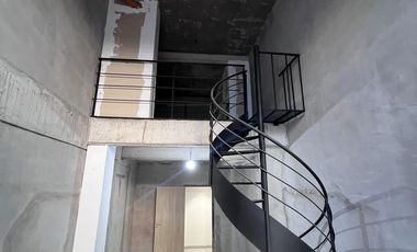 Local cerca de importante esquina - Apto varios destinos !