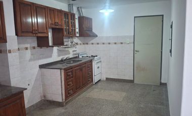 CasaB° Parque República: Casa de 3 Dor. C/Cochera y Patio !