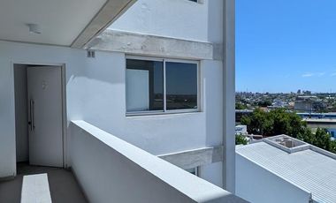 3 AMBIENTES CON BALCÓN A POCOS MTS DE AV MITRE