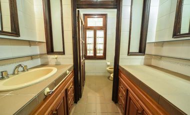 Venta casa en Alberdi de 4 dormitorios y gran terreno