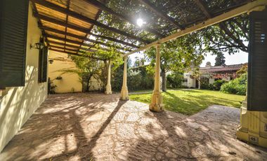 Venta casa en Alberdi de 4 dormitorios y gran terreno