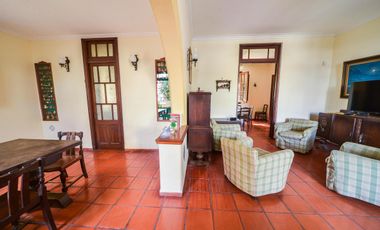 Venta casa en Alberdi de 4 dormitorios y gran terreno